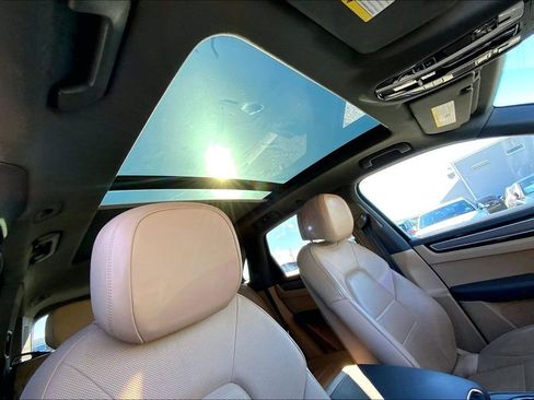 Used 2019 Porsche Cayenne S image 12