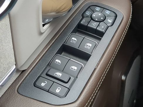 Used 2026 RAM 2500 Laramie AWD/4WD image 22