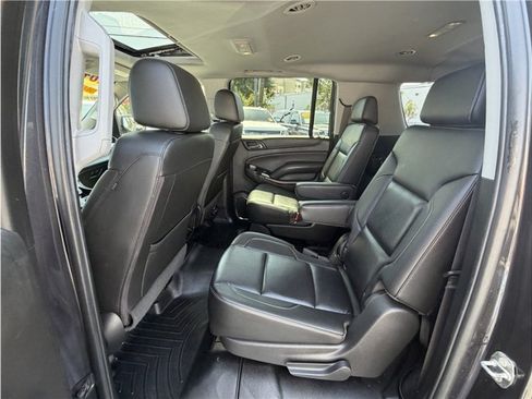 Used 2018 Chevrolet Suburban LT w/ Luxury Package RWD image 20