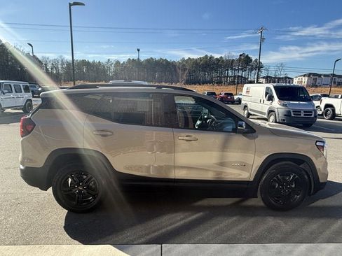 Used 2022 GMC Terrain AT4 image 7