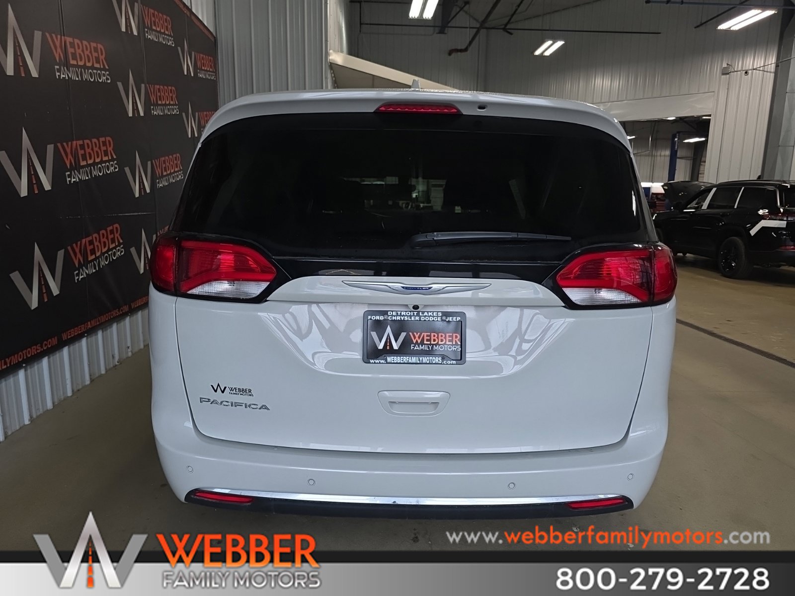 Used 2020 Chrysler Pacifica Touring-L FWD image 5