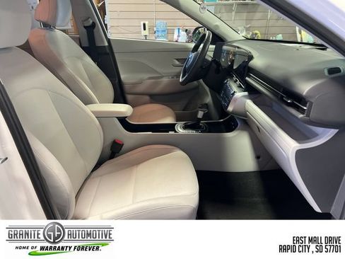 Used 2025 Hyundai Kona SEL AWD/4WD image 36