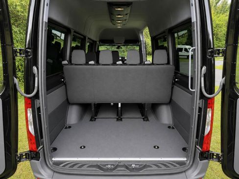 Used 2026 Mercedes-Benz Sprinter 2500 image 5