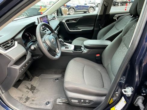 Used 2024 Toyota RAV4 XLE w/ Convenience Package image 9