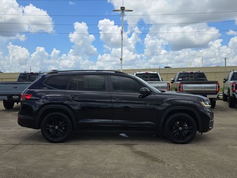 Used 2023 Volkswagen Atlas SEL R-Line AWD/4WD image 2