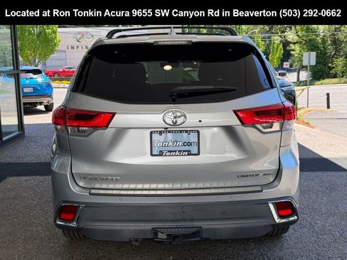 Used 2017 Toyota Highlander Limited AWD/4WD image 5