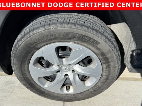 Used 2021 Toyota RAV4 LE FWD image 14