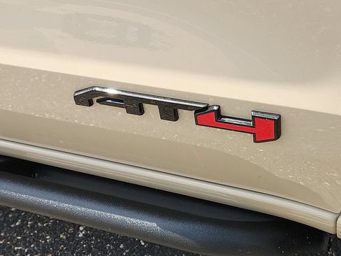 Used 2024 GMC Canyon AT4 AWD/4WD image 8