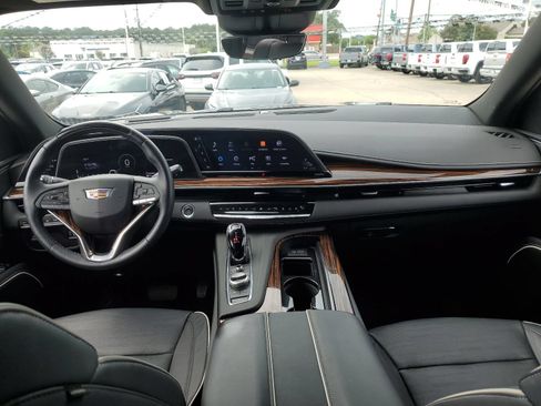Used 2024 Cadillac Escalade Premium Luxury AWD/4WD image 9