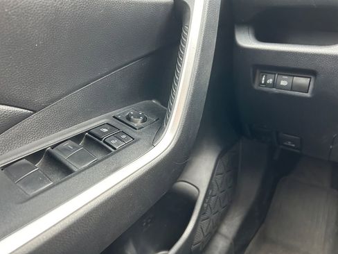 Used 2021 Toyota RAV4 LE AWD/4WD image 18