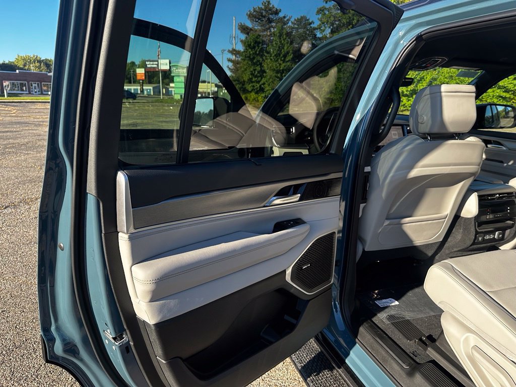 New 2027 Jeep Grand Wagoneer Limited w/ Convenience Group I AWD/4WD image 30