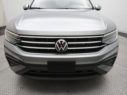 Used 2024 Volkswagen Tiguan SE image 23