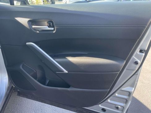 Used 2022 Toyota Corolla Cross XLE w/ Convenience Package image 24