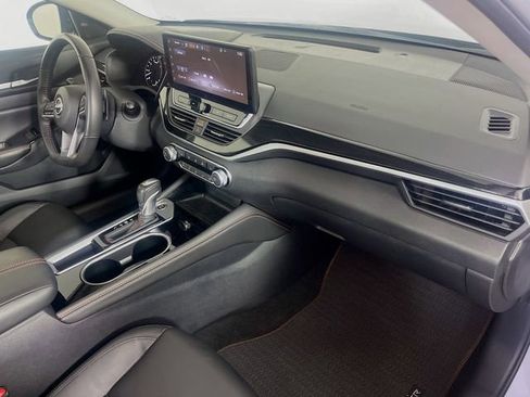 Used 2024 Nissan Altima 2.5 SR w/ SR Premium Package FWD image 29