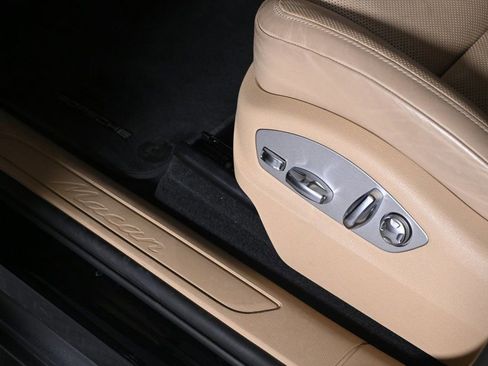 Certified 2024 Porsche Macan image 22