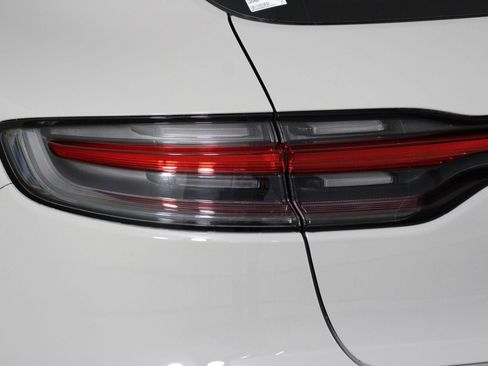 Certified 2025 Porsche Macan image 21