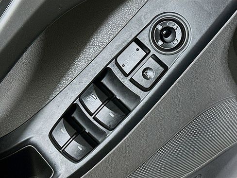 Used 2016 Hyundai Elantra SE image 17