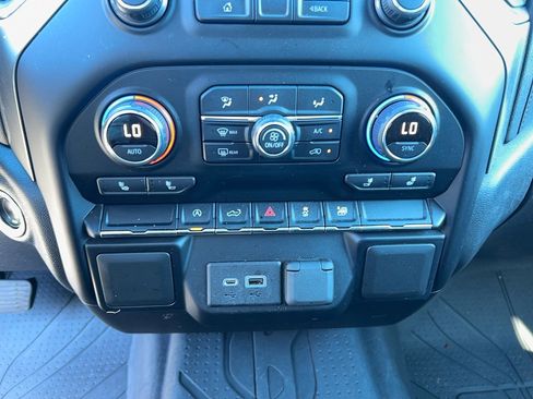 Used 2021 Chevrolet Silverado 1500 LT AWD/4WD image 19
