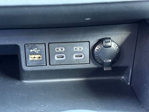 Used 2023 Toyota Highlander XLE AWD/4WD image 36