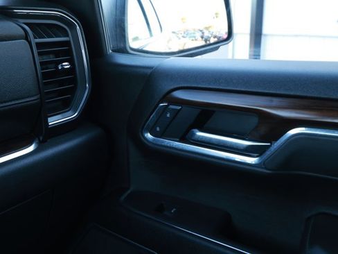 Used 2025 GMC Sierra 1500 SLT image 28