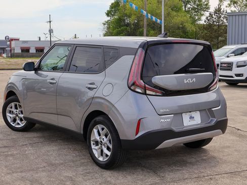 Used 2025 Kia Soul LX w/ LX Technology Package image 2