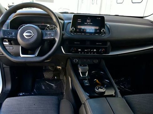 Used 2023 Nissan Rogue SV image 15