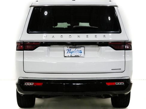 Used 2024 Jeep Wagoneer L Series II w/ Flexible Seating Group AWD/4WD image 6