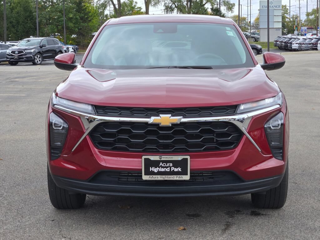 Used 2024 Chevrolet Trax LS w/ LS Convenience Package FWD image 4