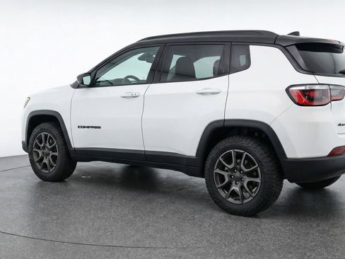 Used 2025 Jeep Compass Trailhawk AWD/4WD image 6