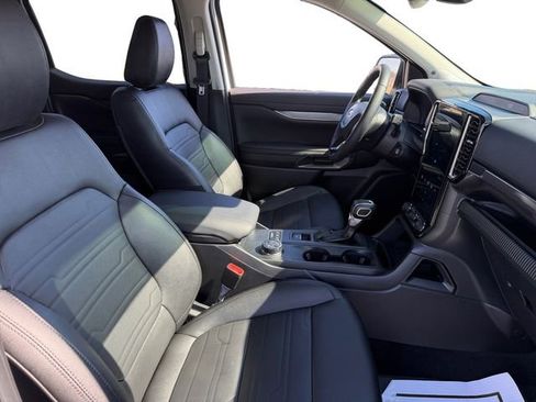 Used 2025 Ford Ranger Lariat w/ FX4 Off-Road Package image 17