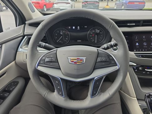 Used 2025 Cadillac XT5 Premium Luxury w/ Technology Package AWD/4WD image 19