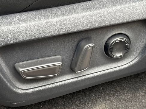 Used 2025 Toyota 4Runner Limited image 33