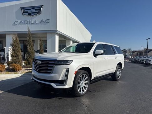 Used 2022 Cadillac Escalade Premium Luxury Platinum image 3