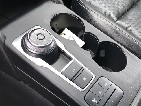 Used 2022 Ford Escape Titanium image 11