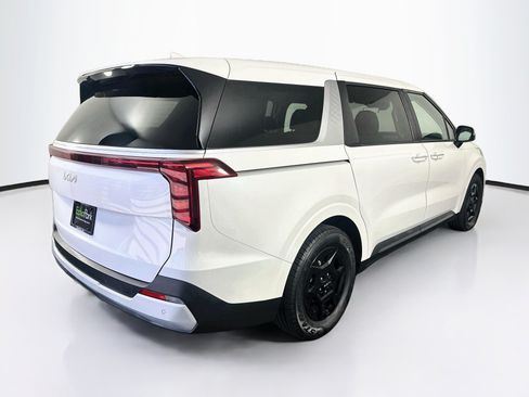 Used 2025 Kia Carnival FWD image 9