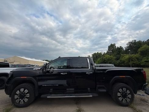 Used 2024 GMC Sierra 2500 Denali w/ Denali Reserve Package AWD/4WD image 8