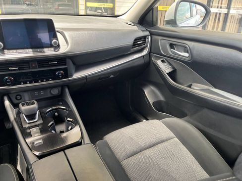 Used 2025 Nissan Rogue SV FWD image 35