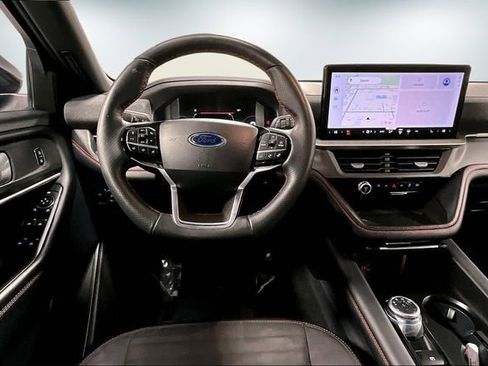 Used 2025 Ford Explorer ST-Line w/ ST-Line Street Pack image 9