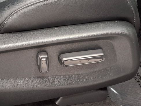 Used 2017 Honda CR-V Touring image 12