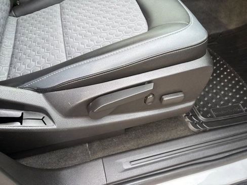 Used 2018 Chevrolet Colorado Z71 image 39