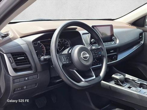 Used 2023 Nissan Rogue SV FWD image 10