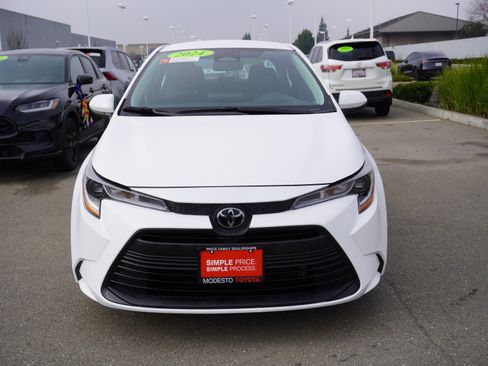Used 2024 Toyota Corolla LE image 6