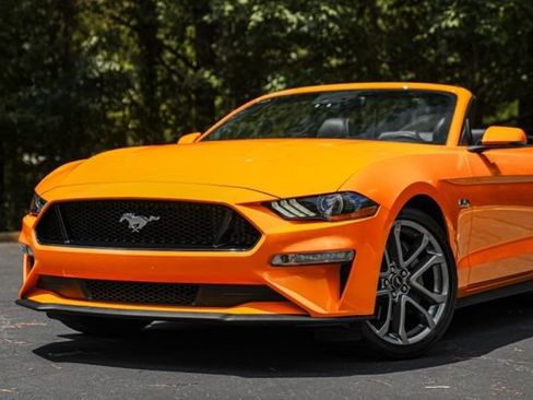 Used 2018 Ford Mustang GT Premium w/ Equipment Group 401A RWD image 2