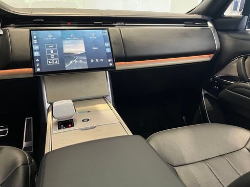 Used 2024 Land Rover Range Rover SV AWD/4WD image 62