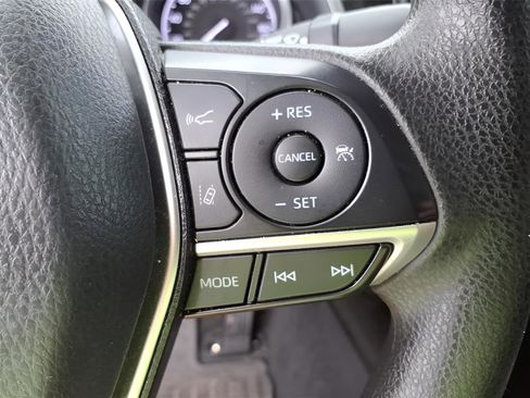 Used 2023 Toyota Camry LE image 19