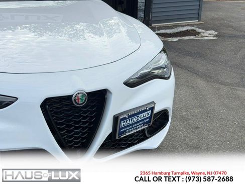 Used 2024 Alfa Romeo Stelvio Veloce AWD/4WD image 10