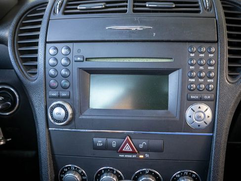 Used 2009 Mercedes-Benz SLK 300 image 23