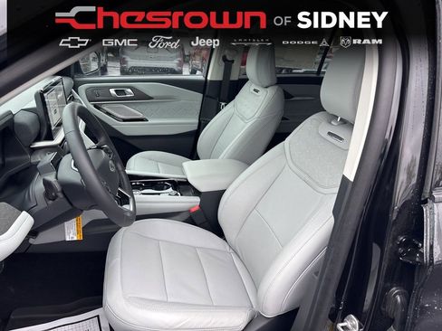 Used 2025 Ford Explorer Platinum w/ LUX Leather Package AWD/4WD image 24