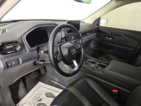 Used 2025 Honda Pilot Touring image 14