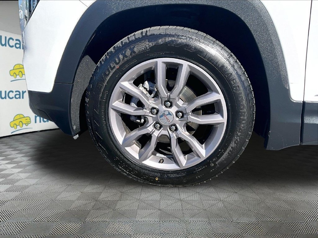Used 2024 GMC Terrain SLT AWD/4WD image 7
